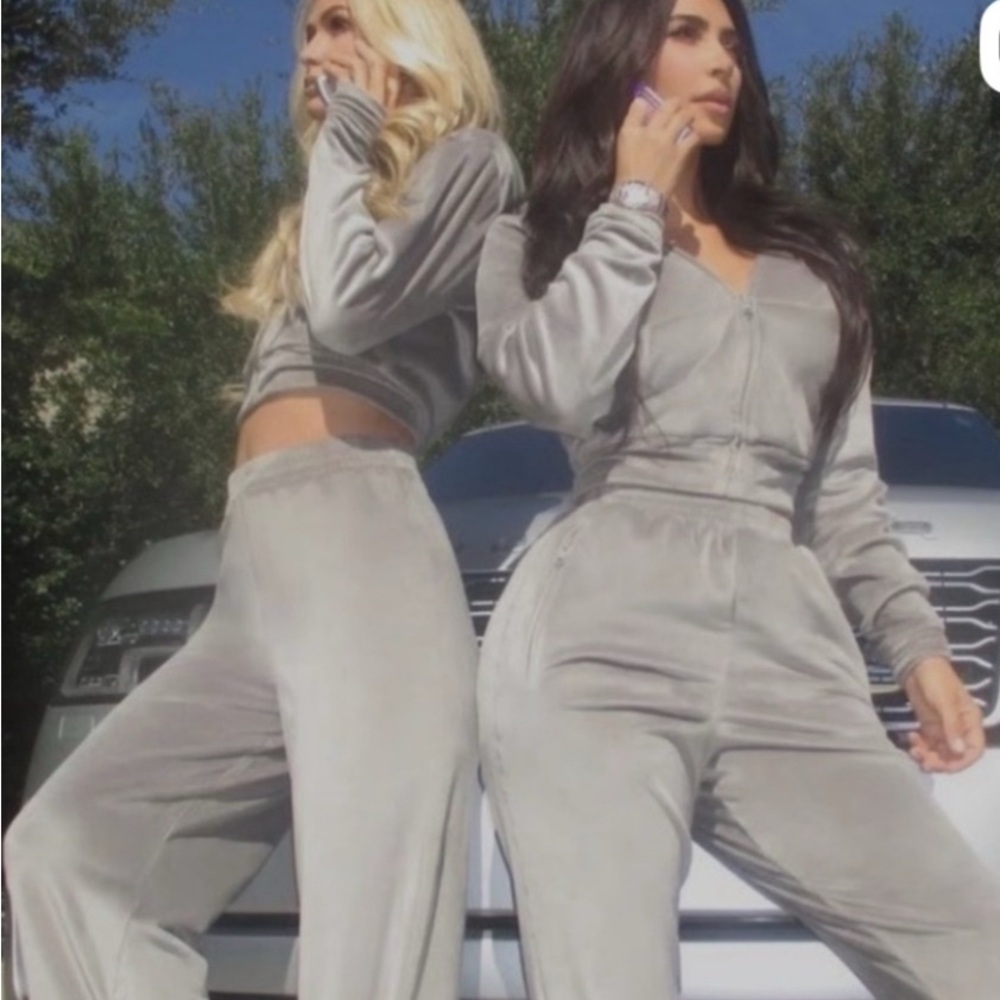 NWOT SKIMS Gun metal Grey Full Front Zip Women's Crop Velour Jogger/Track JACKET